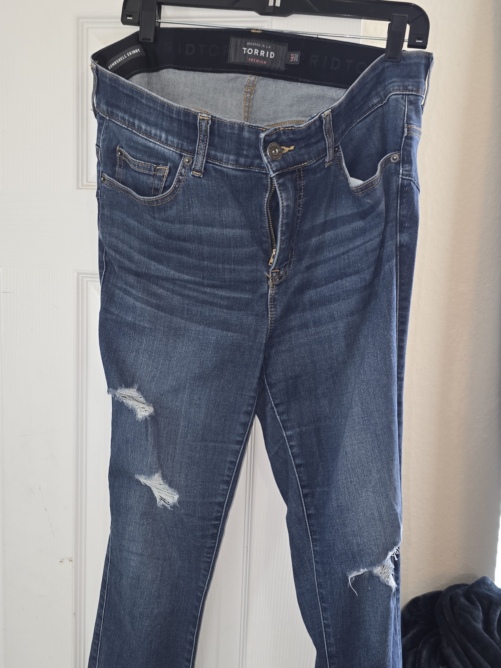 Torrid Women's Dark Blue Distressed Jeans Size 14T